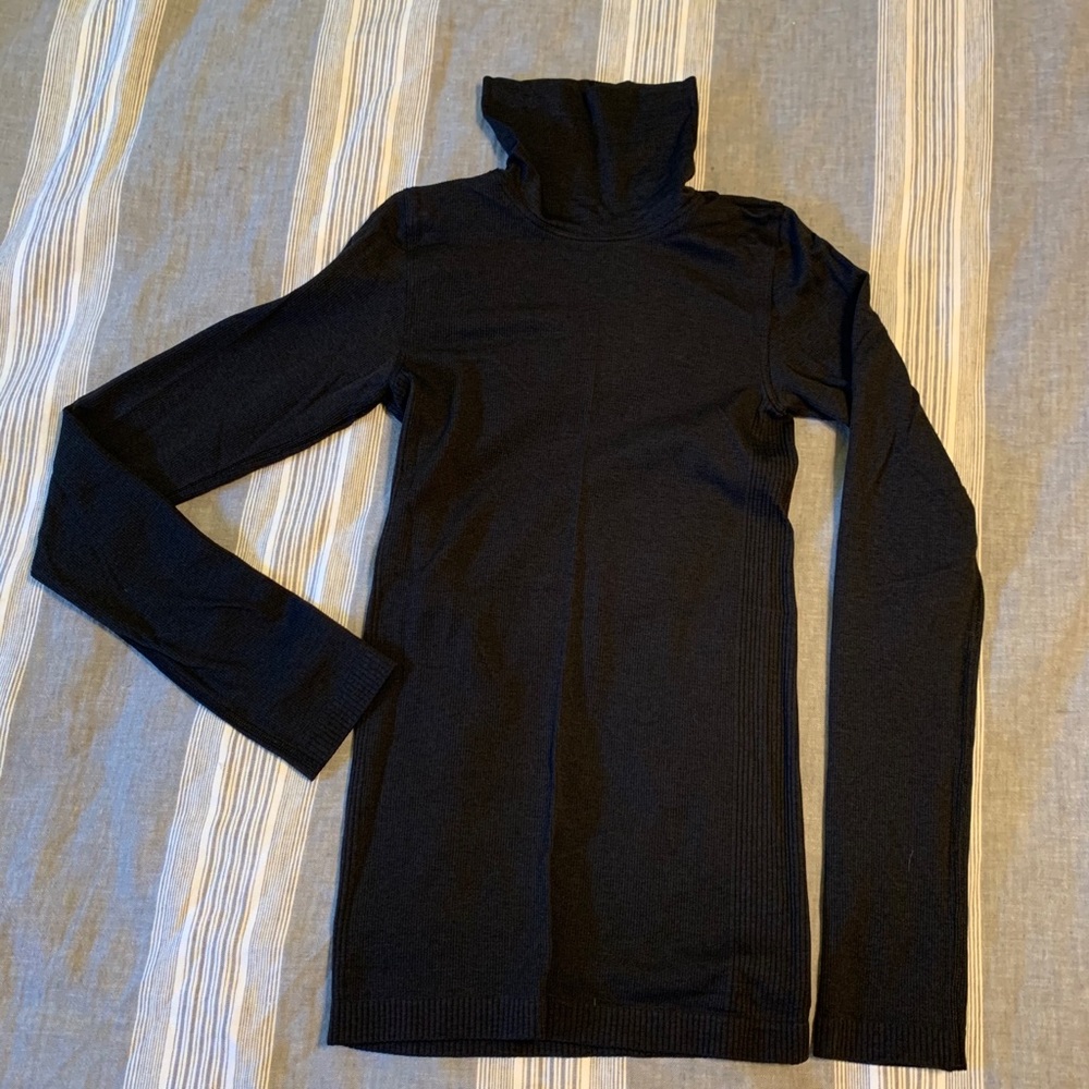 Lululemon black turtleneck